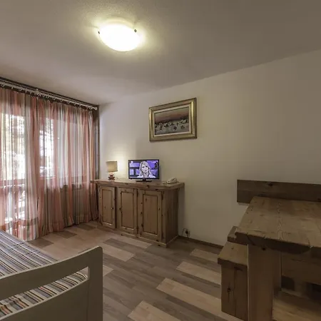 Aparthotel Petit Tibet 3*