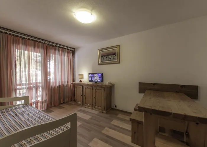 Aparthotel Petit Tibet 3*